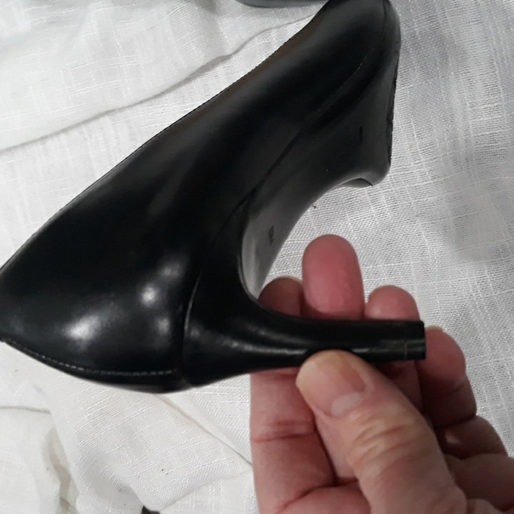 Talbots Basic Black Leather Heels. Size 8 - image 5